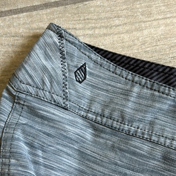 Volcom mod-tech swim trunks - Picture 4 of 8